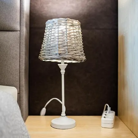 Honey 2bdrm *